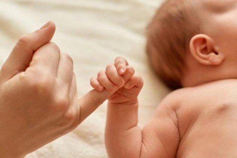 Nova licença-maternidade vira lei; entenda o que muda